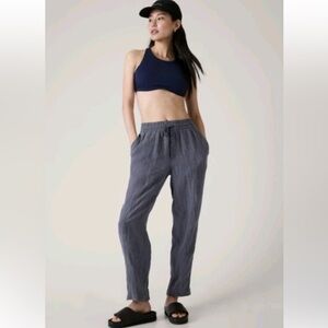 Athleta Retreat Linen Ankle Pant
Raining Violet Sz large